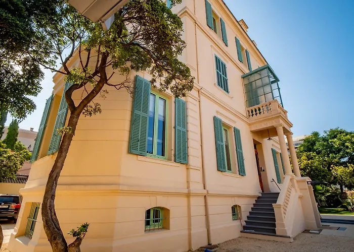 Banana's Camp Cannes