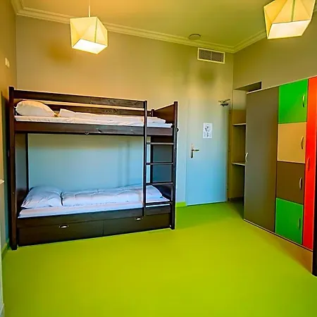 Banana's Camp Hostel *