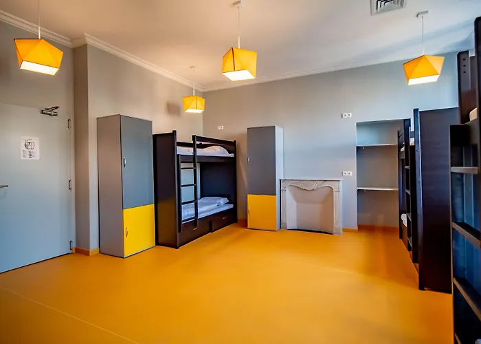 Hostel Banana's Camp Cannes