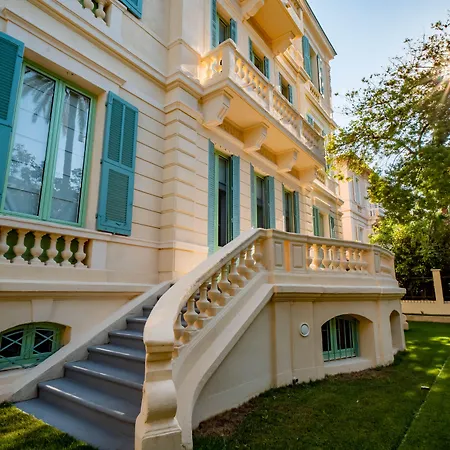 Banana's Camp Cannes